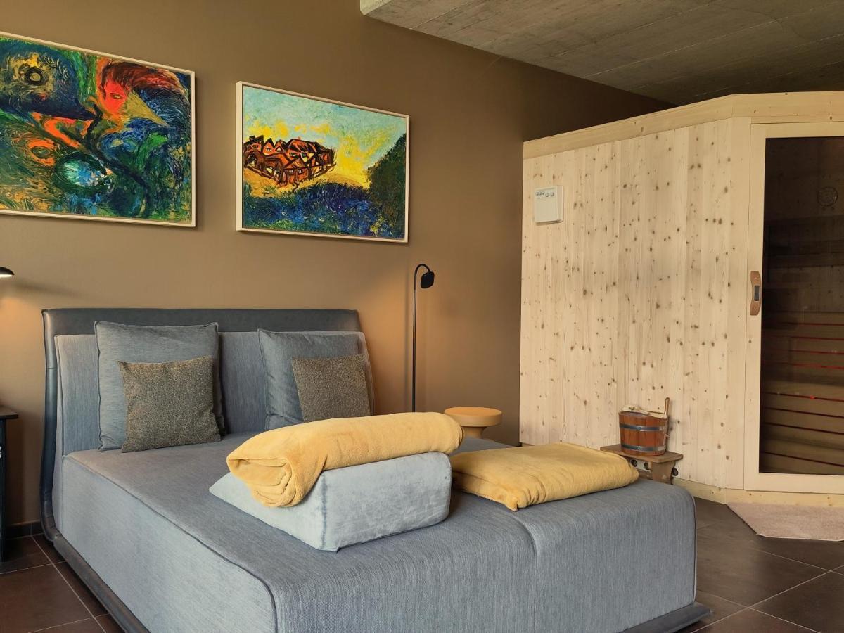 Apartment Das Eckige Cermes Exteriör bild